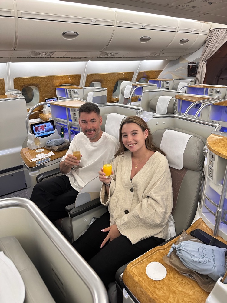 Daniel und Feli zusammen in der Business Class